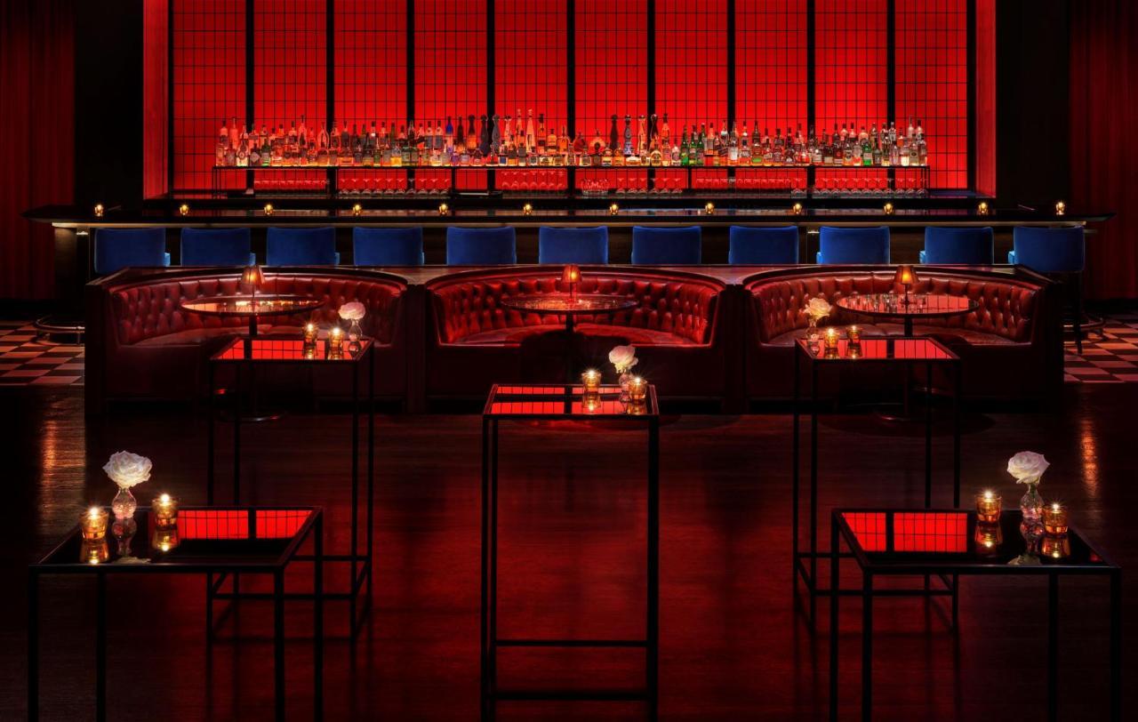 The Times Square Edition New York Bagian luar foto The bar at the nightclub