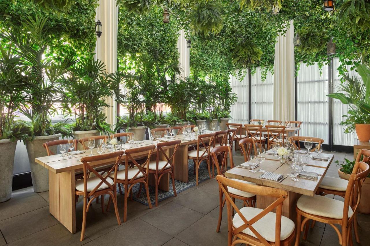 The Times Square Edition New York Bagian luar foto The interior of the restaurant